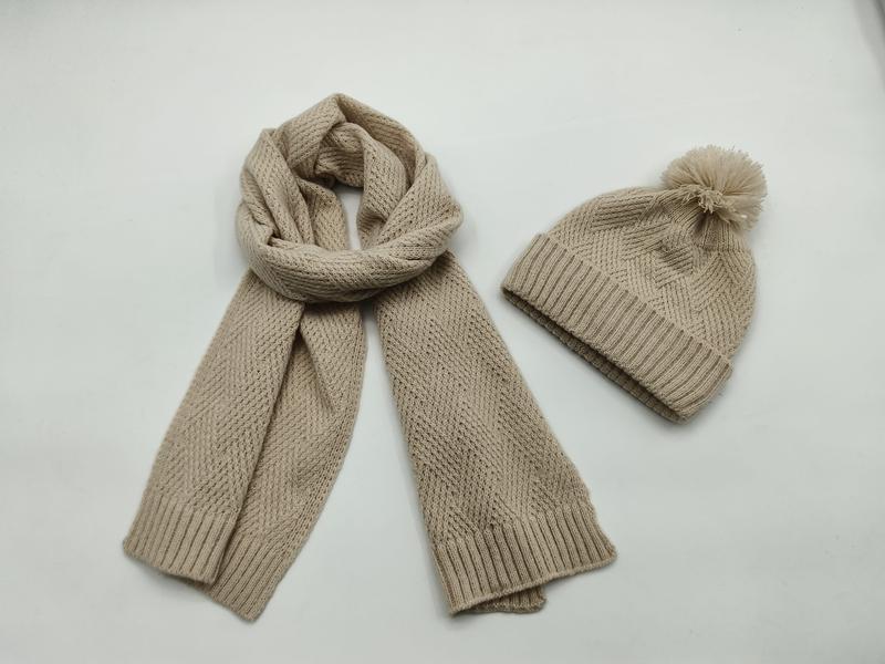 Set écharpe grosse maille beige torsadée et bonnet assorti avec pompon