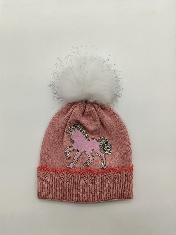 Bonnet hiver fille rose tricoté avec appliqué licorne en strass brillants et pompon fausse fourrure blanc sur le dessus