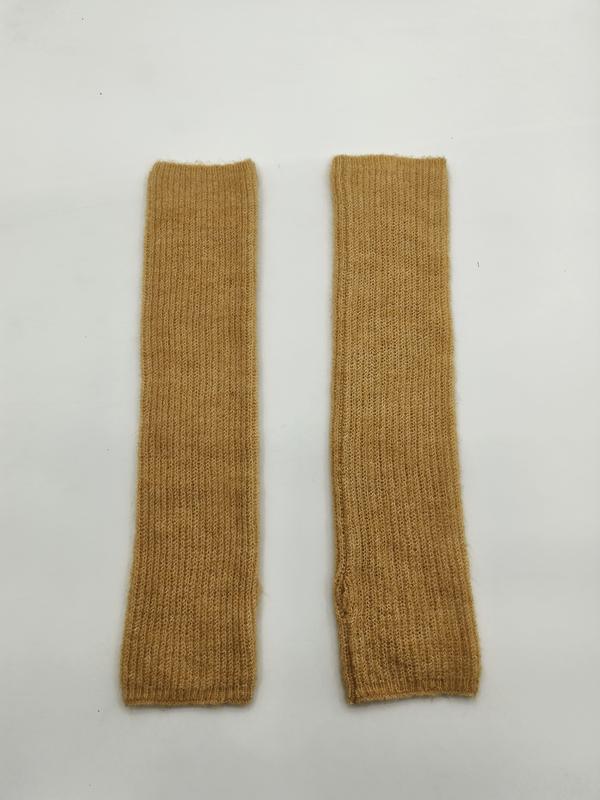 Paire de mitaines longues sans doigts en tricot côtelé jaune moutarde