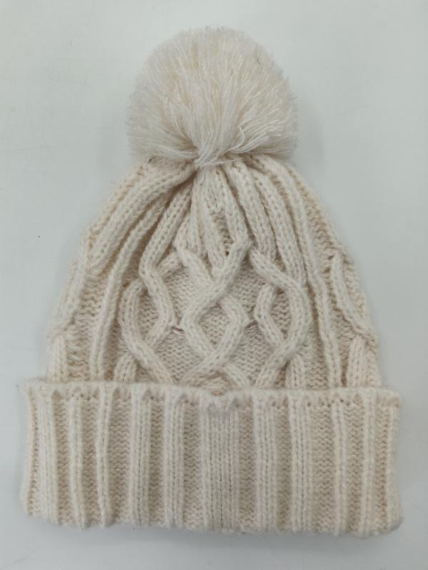 Bonnet d'hiver crème en grosse maille torsadée avec pompon moelleux et revers côtelé