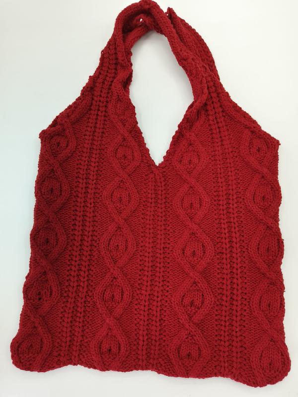 Sac cabas rouge en maille tressée motif torsade