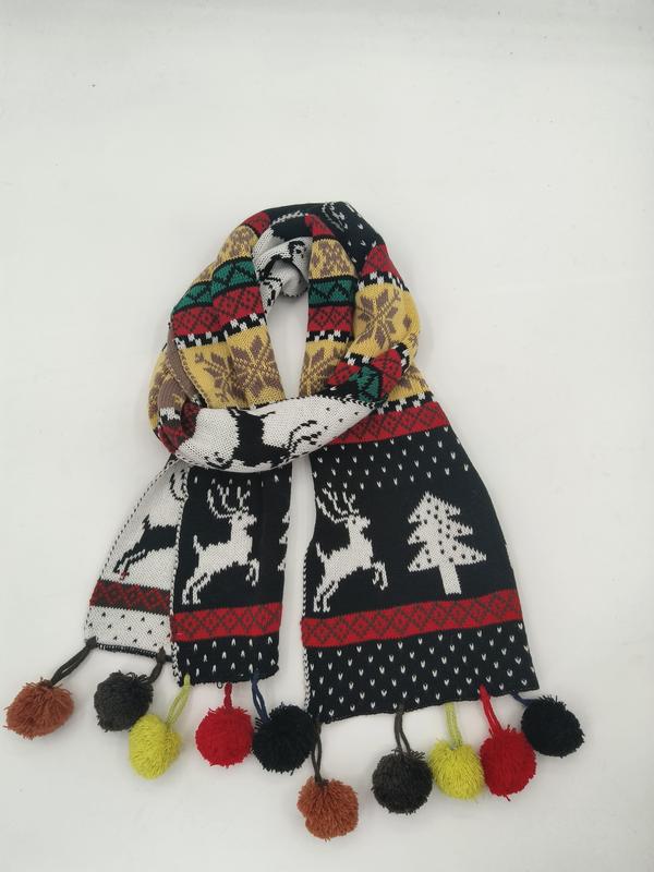 Écharpe tricot de Noël colorée avec rennes et sapins Fair Isle et pompons multicolores en franges aux extrémités