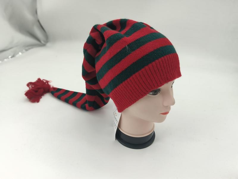 Bonnet lutin de Noël en tricot rayé rouge et vert avec longue queue à pompon