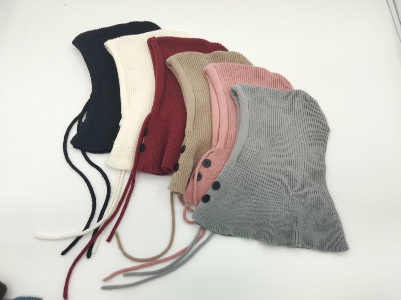 Six cagoules tricot côtelé en marine
