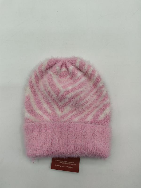 Bonnet tricot duveteux rose et blanc à motif chevron géométrique avec revers