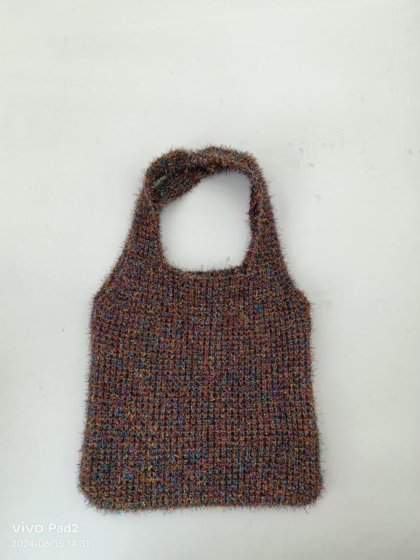 Sac tote tricoté main en laine floue multicolore marron bleu rose avec poignée boucle unique