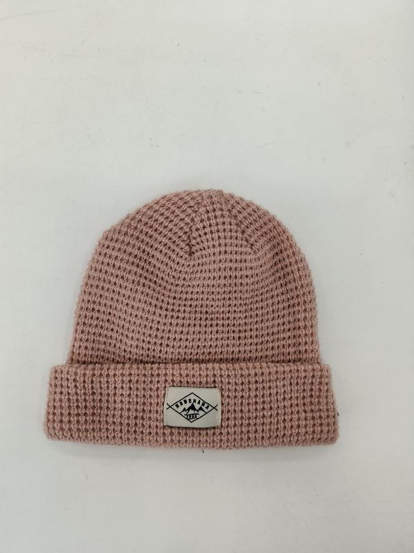 Bonnet gaufré rose poudré avec revers replié et étiquette tissée