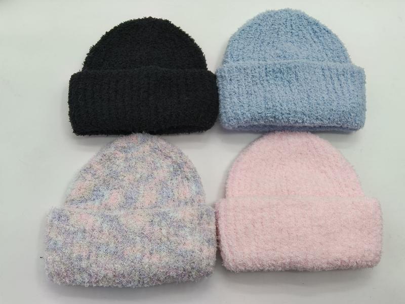 Quatre bonnets moelleux bouclette noir