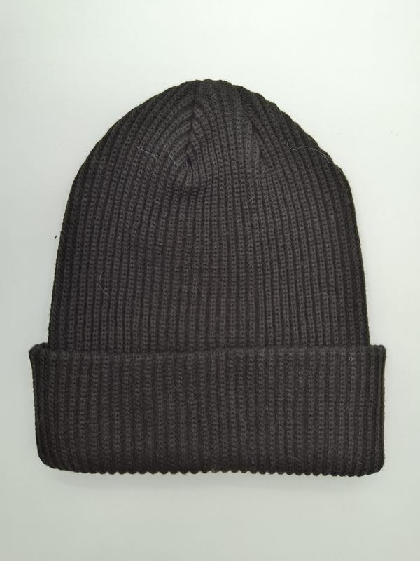 Bonnet en maille côtelée gris anthracite avec revers replié