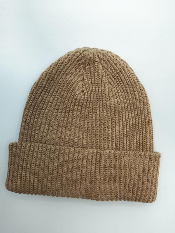Bonnet en maille côtelée couleur camel avec revers rabattu