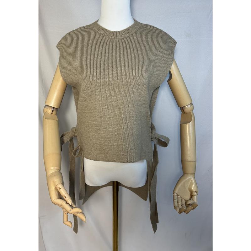 Top tricot côtelé beige sans manches avec nœuds latéraux ajustables
