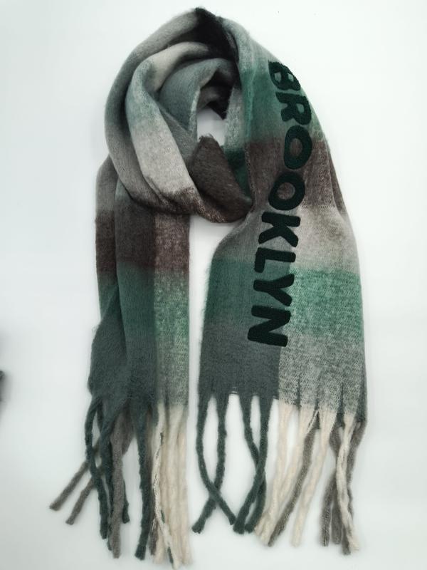 Écharpe écossaise pliée broderie Brooklyn dégradé vert gris marron avec franges torsadées