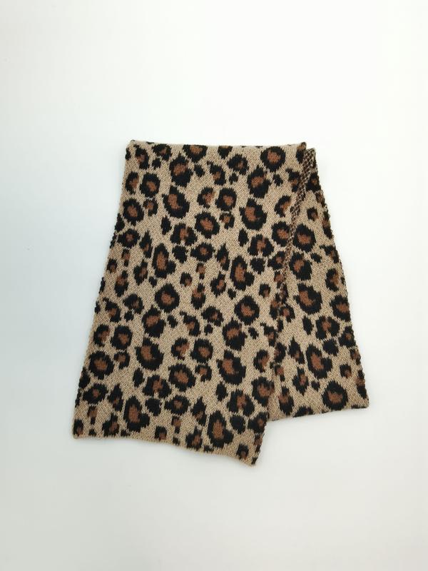 Tour de cou snood tricoté motif léopard beige et marron