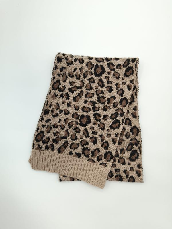 Écharpe tricotée motif léopard beige noir avec bordures côtelées