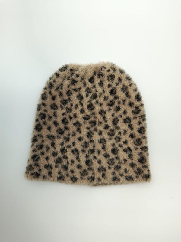 Bonnet tricoté léopard fuzzy en tons caramel et marron foncé