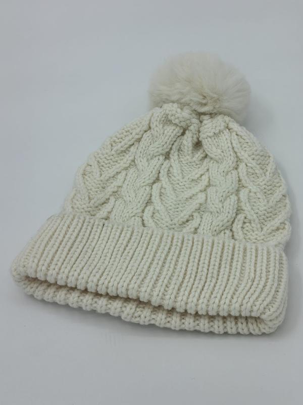 Bonnet blanc crème tricoté torsades avec pompon moelleux et revers double côte replié – vue de dessus
