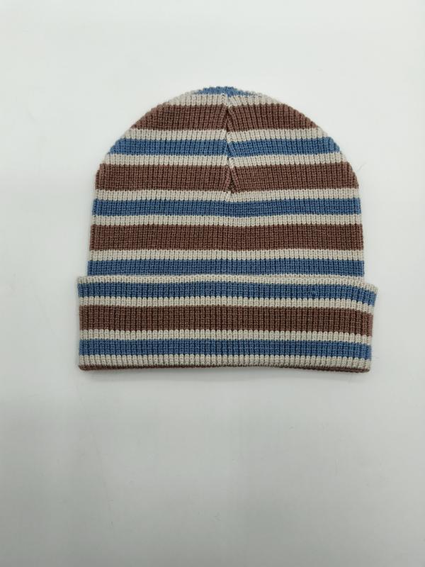 Bonnet côtelé tricoté avec rayures horizontales bleu
