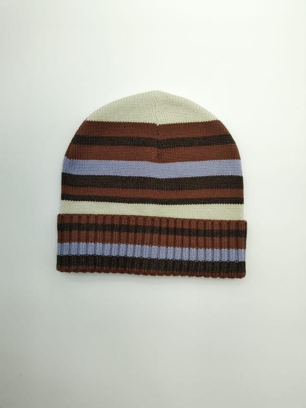 Bonnet tricoté avec revers
