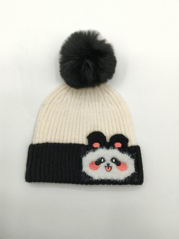 Bonnet côtelé crème et noir avec patch tête de panda et pompon fausse fourrure noire