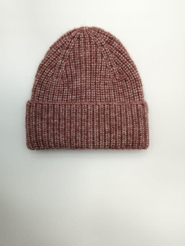 Bonnet rose poudré marl en grosse maille côtelée avec large revers