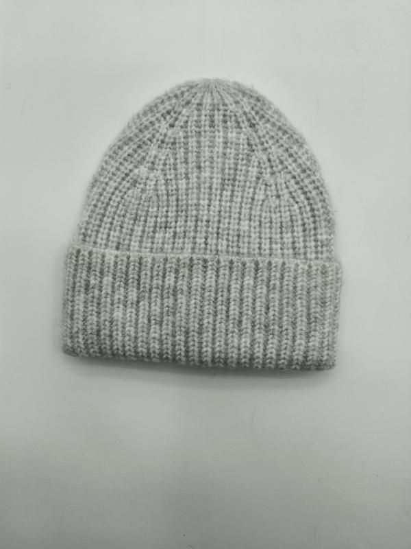 Bonnet gris clair marl en grosse maille côtelée avec revers replié
