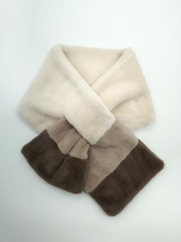 Écharpe passage fourrure synthétique ombré crème taupe marron foncé à plat